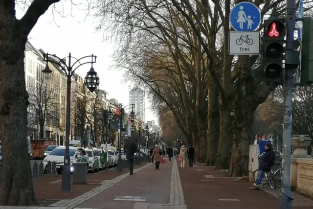 Wie sind die Planungen für den Radweg auf der Kö ?