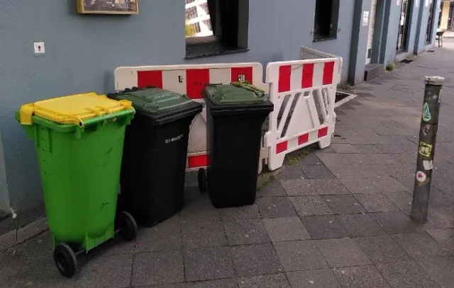 Dauerhafte Einschränkung des Fußverkehrs auf der Charlottenstraße