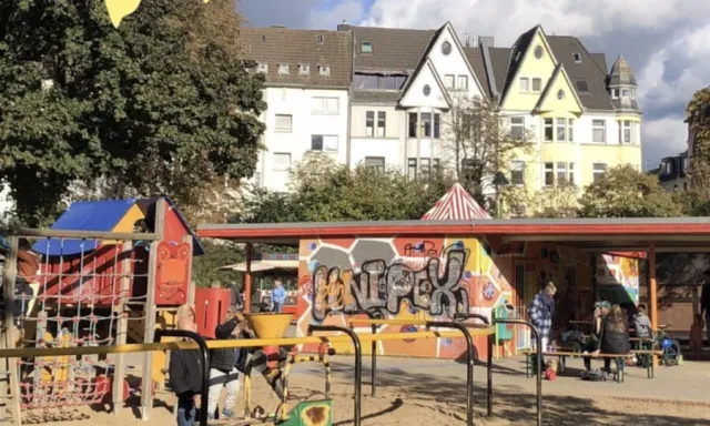 Sonnensegel und Hochbeete für den Frankenplatz