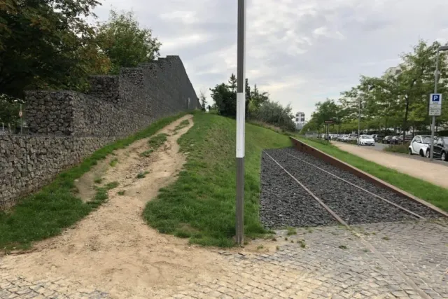 Umgestaltung des Deportationsdenkmals Toulouser Allee