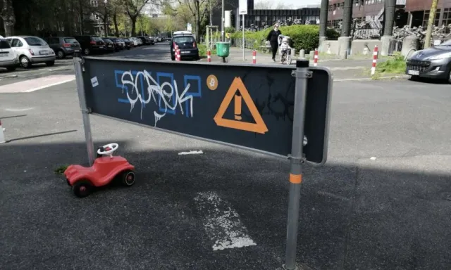 Verkehrssicherheit im Bereich der Diagonalsperre Mauerstraße Ecke Bankstraße