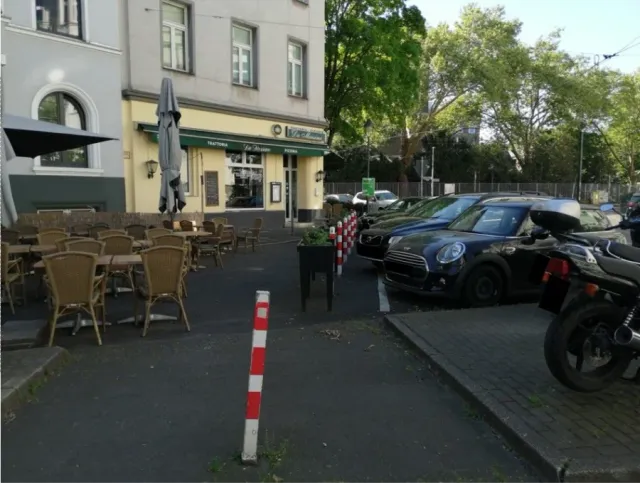 Aufenthaltsqualität auf dem kleinen Platz Winkelsfelderstraße / Blücherstraße
