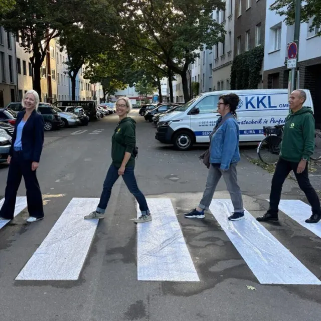Zebrastreifen-Aktion für einen sicheren Schulstart